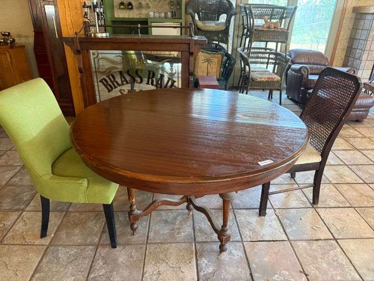 Round Table with 2 Chairs