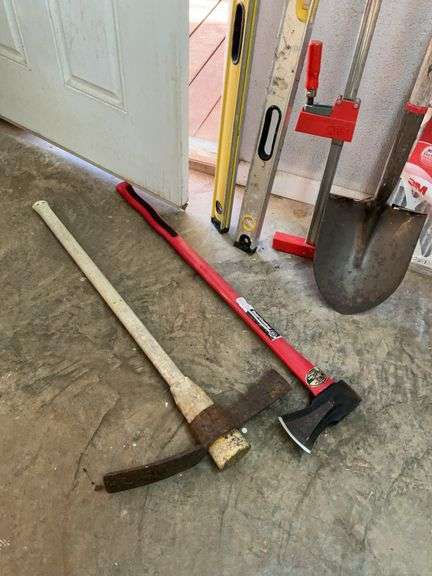 Levels, axes, shovel, clamp (6 pcs)