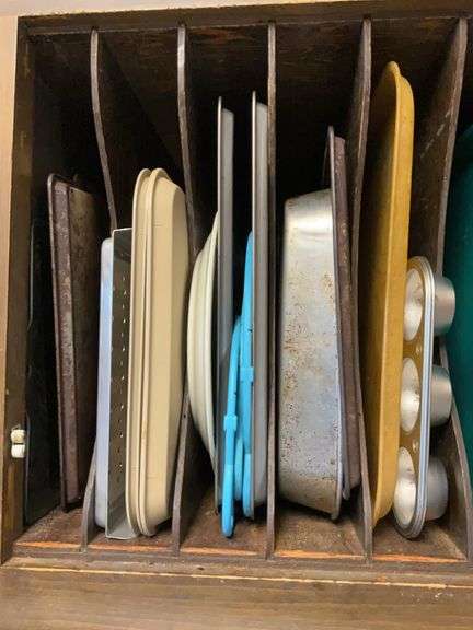 Contents kitchen cabinet above oven