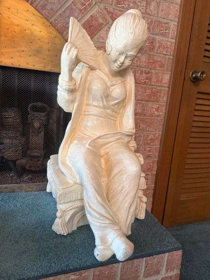Seated Geisha with Fan Statue