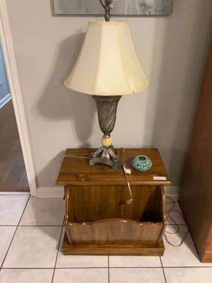Side table / magazine stand , 2 lamps