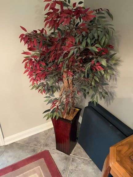 Artificial plants, dining room
