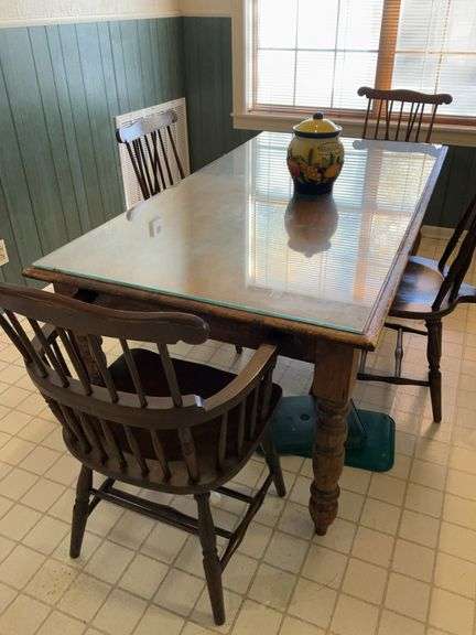Dining table and 4 chairs,