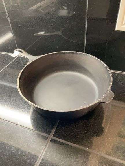 Cast Iron, no 8, chicken fryer