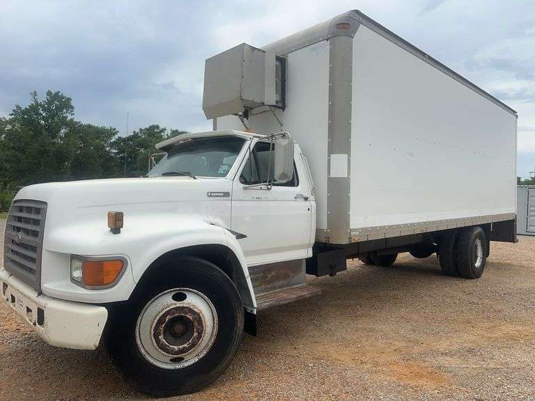 1995 Ford F-800 Box Truck