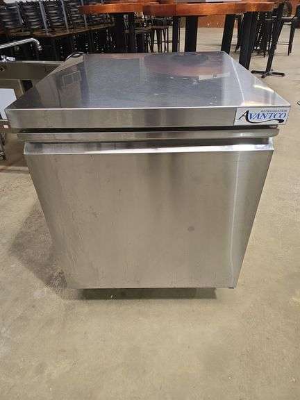 AVANTCO SS CABINET STYLE FREEZER