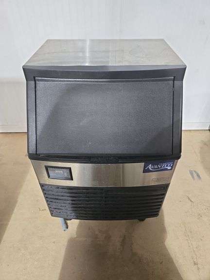 AVANTCO 299LB ICE MACHINE