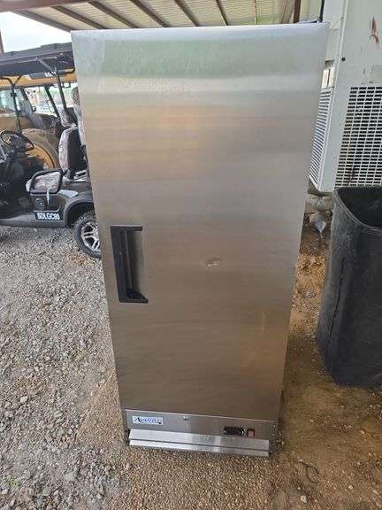 AVANTCO INDUSTRIAL FREEZER
