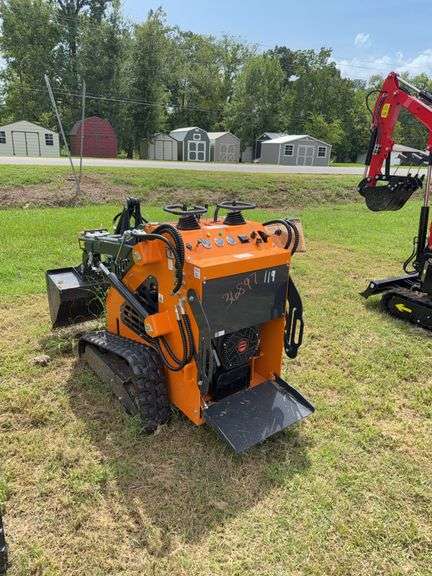 2026 LandHonor LHR-HT380Q1 Mini Skid Steer Loader – 23 HP, 840 lb Lift, Unused LandHonor