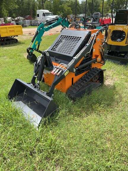 2026 LandHonor LHR-HT380Q1 Mini Skid Steer Loader – 23 HP, 840 lb Lift, Unused LandHonor