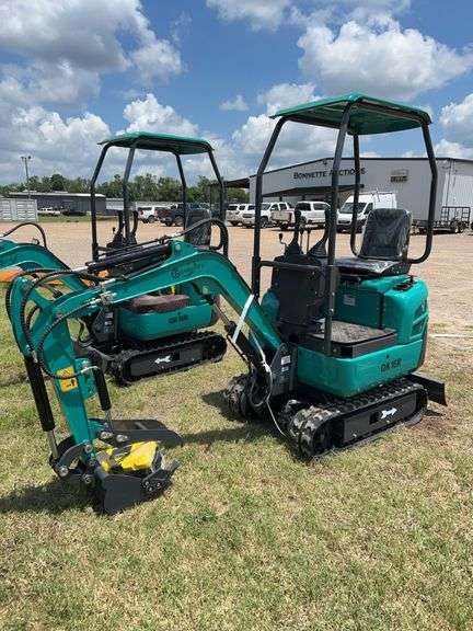 2026 CFG QK16R Mini Excavator - RATO 15 HP Gas, Hydraulic Thumb, Unused CFG