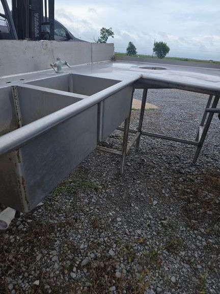 L-SHAPED WASH BIN WITH LEGS