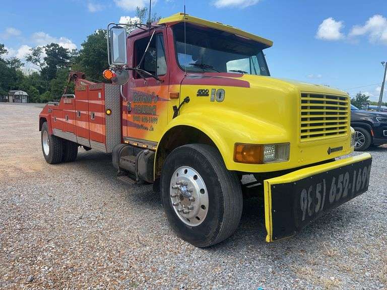 ‘01 International 4700 Conventional Wrecker