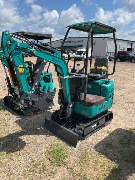 2026 CFG QK16R Mini Excavator - RATO 15 HP Gas, Hydraulic Thumb, Unused CFG