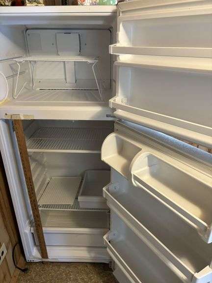 Roper refrigerator, 8 x 31 x 68“ tall. - Bonnigson & Associates