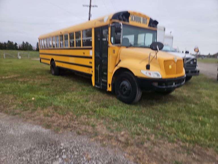 631 - 2005 ICCOR CE 71 Passenger School Bus