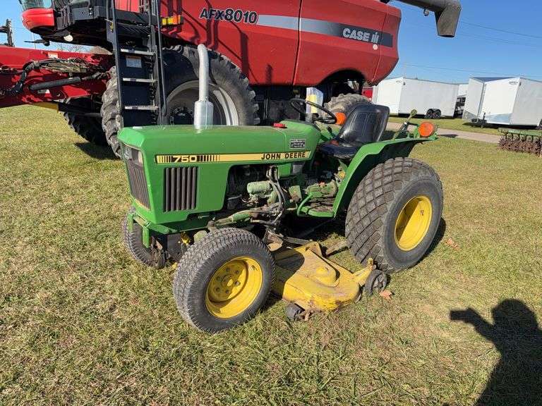 944 - 1981 JOHN DEERE 75O COMPACT/UTILITY TRACTOR
