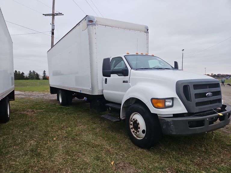 630 - 2015 Ford F-750 XL Box Truck