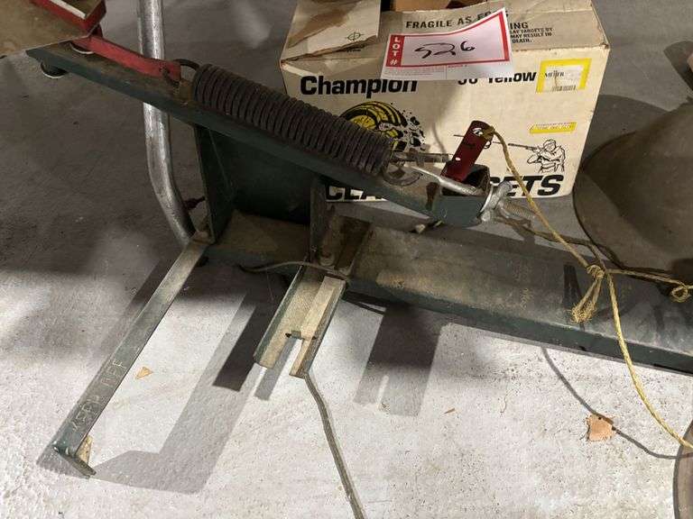 Clay pigeon launcher, and discs