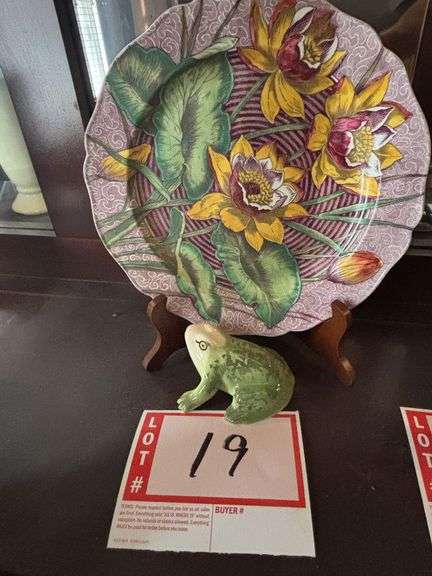 Wedgewood Water-Lily plate and a frog