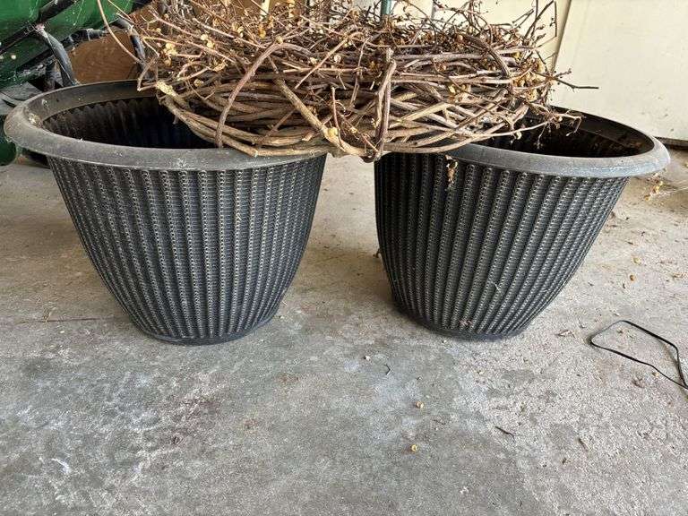 2 - Plastic planters and wreath