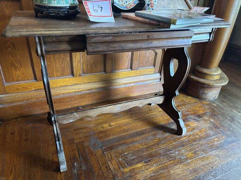 Table, 42 x 20 x 32”