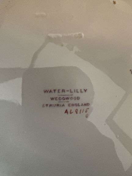 Wedgewood Water-Lily plate and a frog