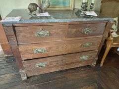 Chest of drawers, 43 x 18 x 29“ with marble top