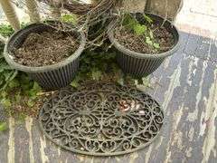 2 – plastic planters, floor mat and wreath