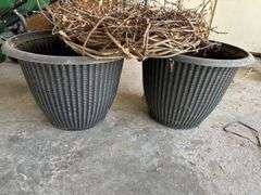 2 - Plastic planters and wreath