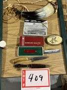 Folding knives, belt, buckle, powder, Horne