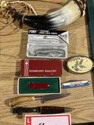 Folding knives, belt, buckle, powder, Horne