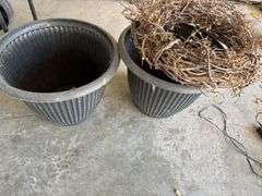 2 - Plastic planters and wreath