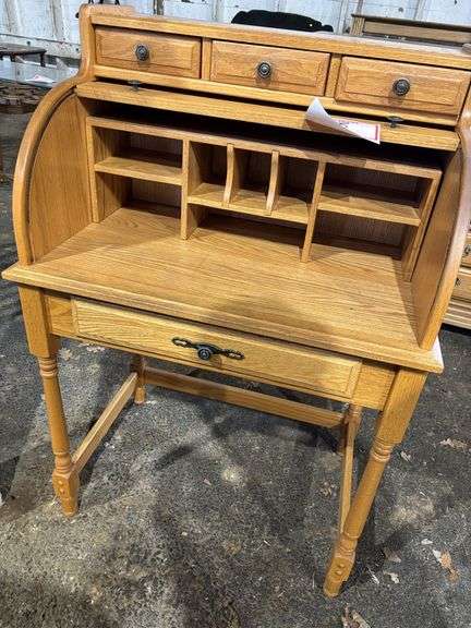 Desk, 28.5 x 20 x 45”