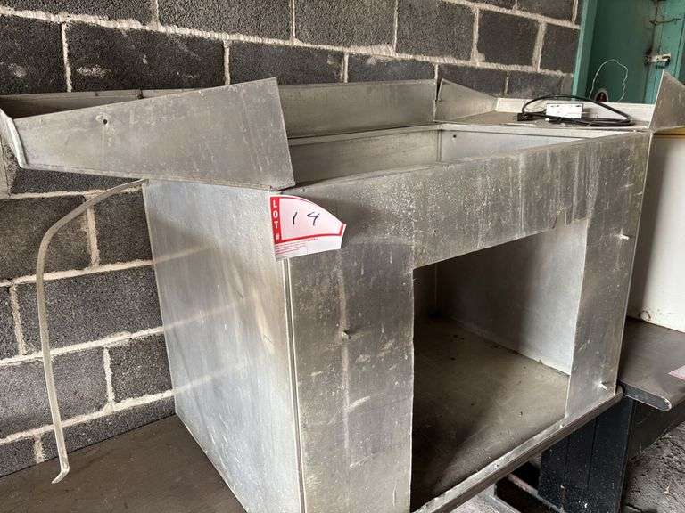 Metal fume hood for scrap aluminum