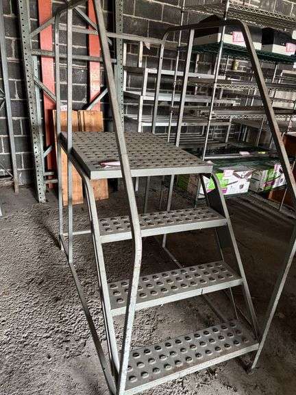 Metal steps, 30 inches wide