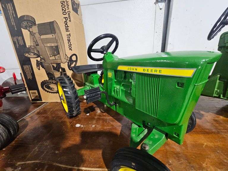 Collector Toy & Memorabilia Auction