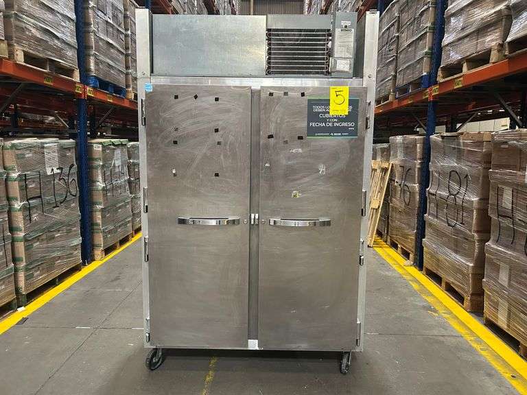 Refrigerador Marca TRUE, Modelo STG2R-2S-HC, Serie 10280226, 115V, 60HZ, 5.9 AMPS, Medidas 215CM X 8