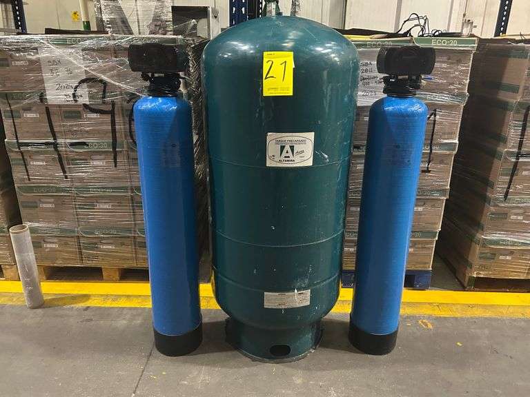 Lote de 3 artículos, contiene: 1 Tanque precargado para sistemas hidroneumáticos ALTAMIRA ACERO, 2 F