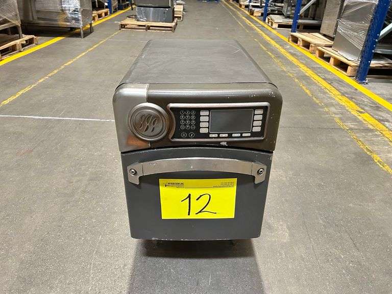 Horno Marca TURBOCHEF, Modelo NGO-LA, Serie 00775, 220 v 60 Hz, Medidas aprox 40 cm x 70 cm x 64 cm 