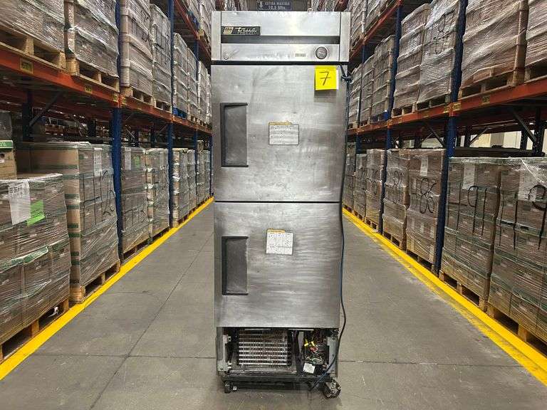 Refrigerador Marca TRUE, Modelo T-23F-2, Serie 8633192, 115V, 60HZ, 10.2 AMPS, Medidas 200CM X 80CM 