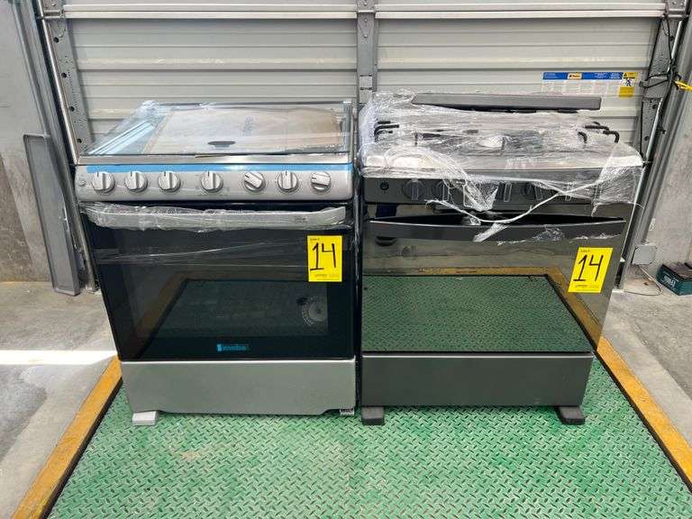 Lote de 2 estufas, contiene: 1 Estufa de 6 quemadores Marca WHIRLPOOL, Modelo AFR4132G00, Serie 208