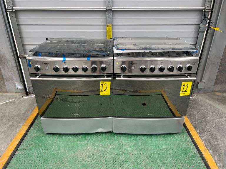 Lote de 2 estufas, contiene: 1 Estufa de 6 quemadores Marca KOBLENZ, Modelo EK1131SBIIRICN, Serie 0