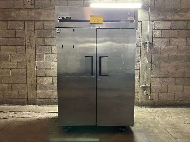 Refrigerador doble puerta Marca TRUE, Modelo TG2R-2S, Serie 092389, 115V, 60HZ, 10.0 AMPS, Medidas 1