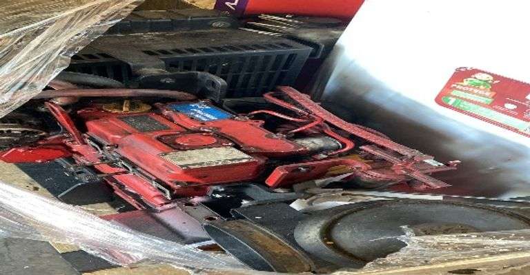 (Pago y remoción urgente) 1 T-Bomba De Combustion Interna De 30 Hp (Incompleto/Dañado), 5 VITRINA DE