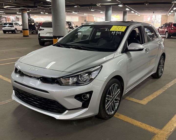 Vehículo Usado Marca KIA, Modelo RIO, Año 2023, Color GRIS, No. De Serie 3KPA35A