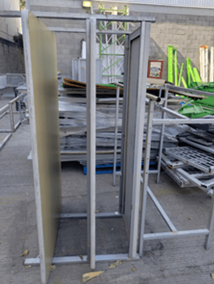 1 Hidrolavadora HD716 Planeación Química Ind (Incompleto/Dañado), 1 MESA DE RODILLOS TRANSPORTADORA 