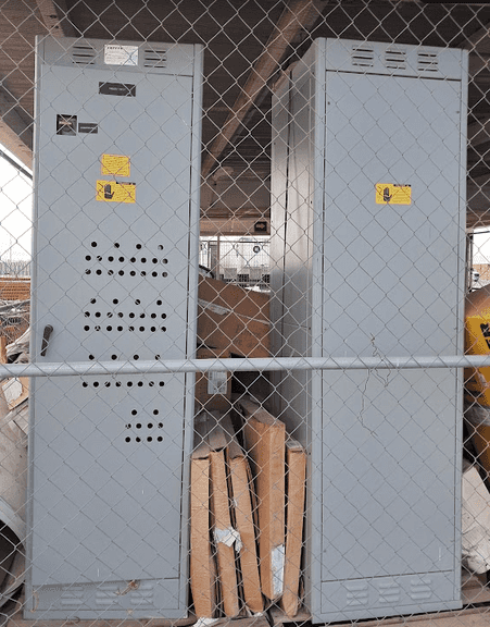 2 Tablero electricos marca DWPPON, modelo CCM, no. de serie 210211009847-2 (Incompleto/dDañado) Dire