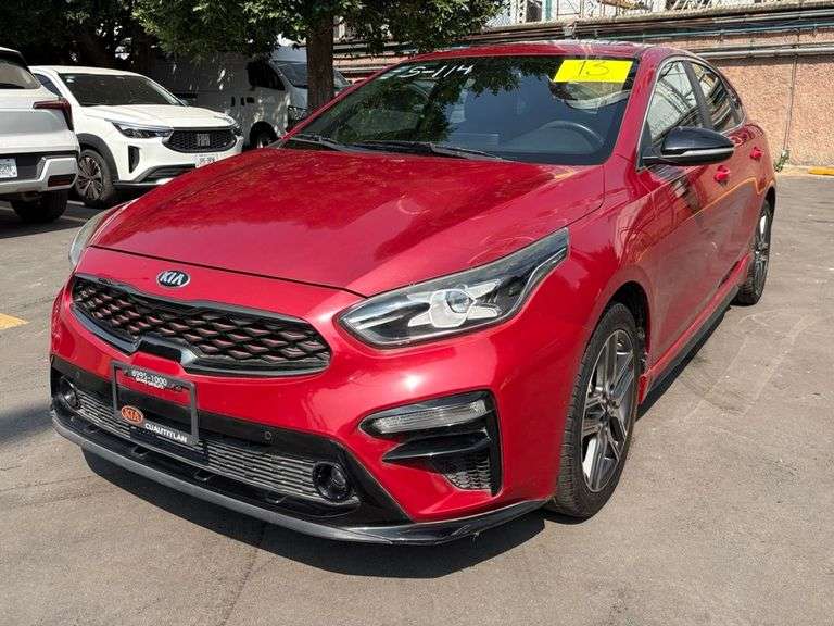 Vehículo Usado Marca KIA, Modelo FORTE 2021, Año 2021, Color VINO, No. De Serie