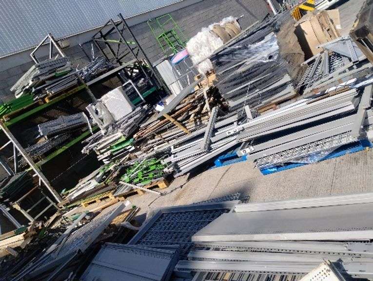 1 EQUIPO VARIAS PARTES DE MUEBLES INCOMPLETOS. (CHATARRA) (Incompleto/Dañado), 1 (CHAROLAS, VIGAS, P